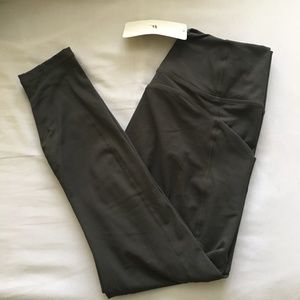 Fabletics Oasis High-Waisted Pocket 7/8 Leggings